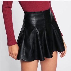 ❗️SOLD❗️Black faux leather skirt